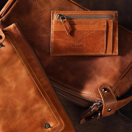 Clou Card Holder