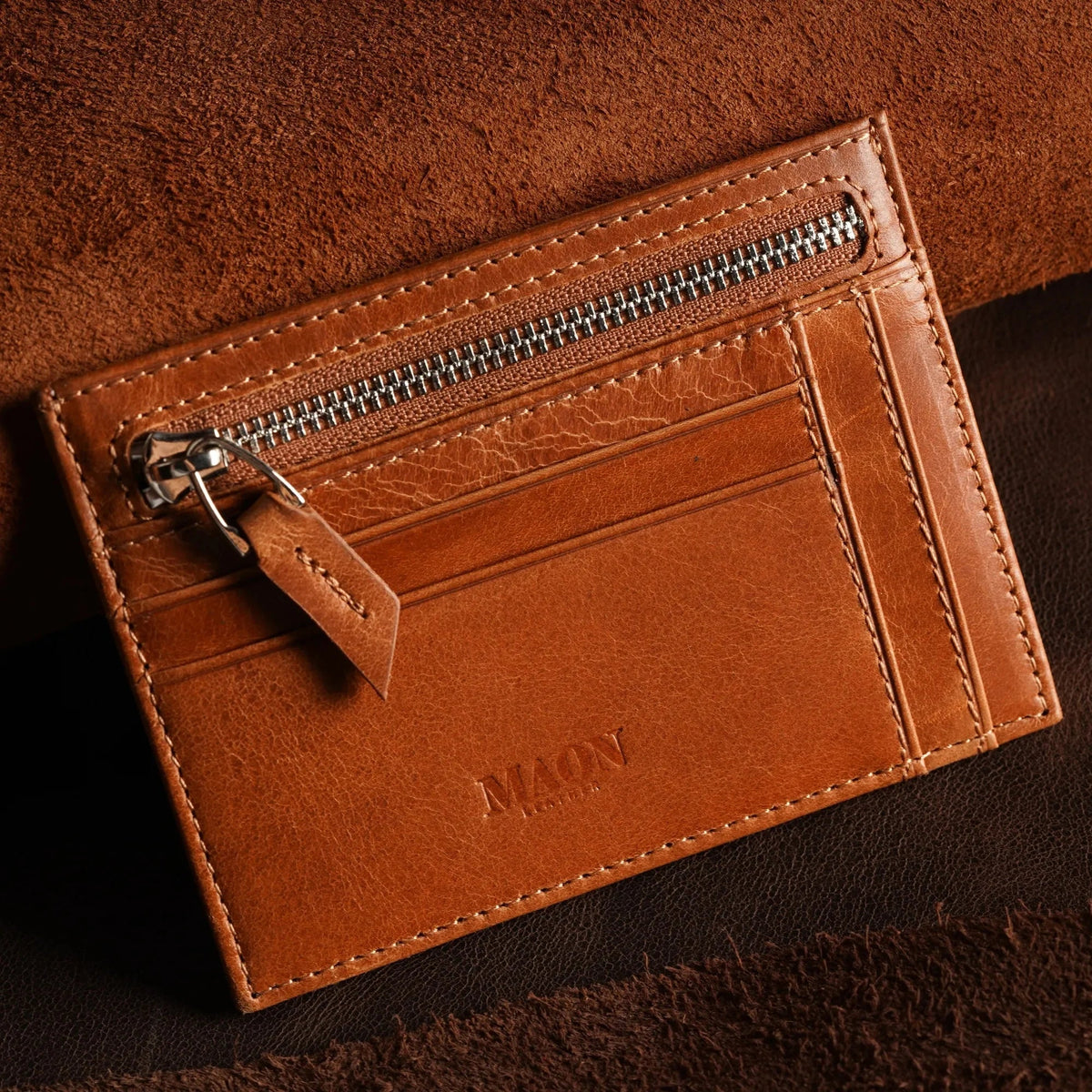 Clou Card Holder