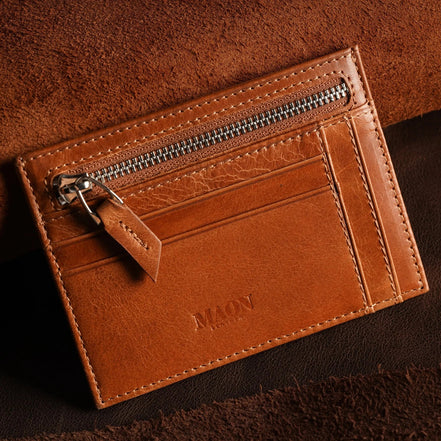 Clou Card Holder