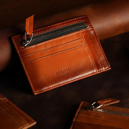 Clou Card Holder
